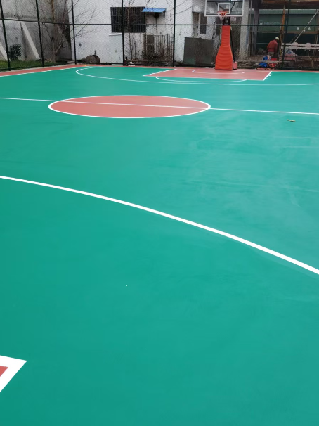东河镇 球场长期使用易出现地面开裂
